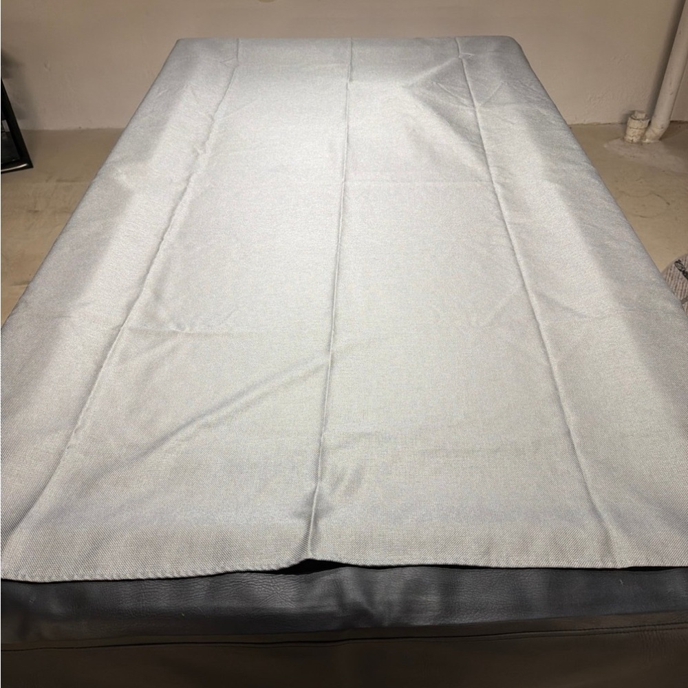 Light Grey Table Cloth - Picture 3 of 3